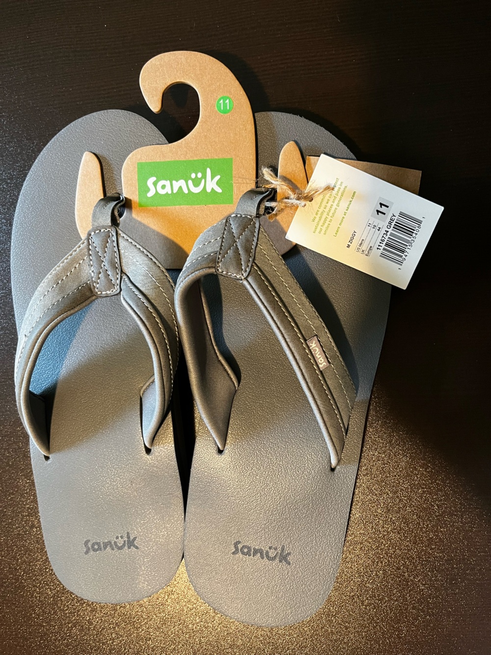 Sanuk, NWT, men’s Ziggy flip flops. Size 11